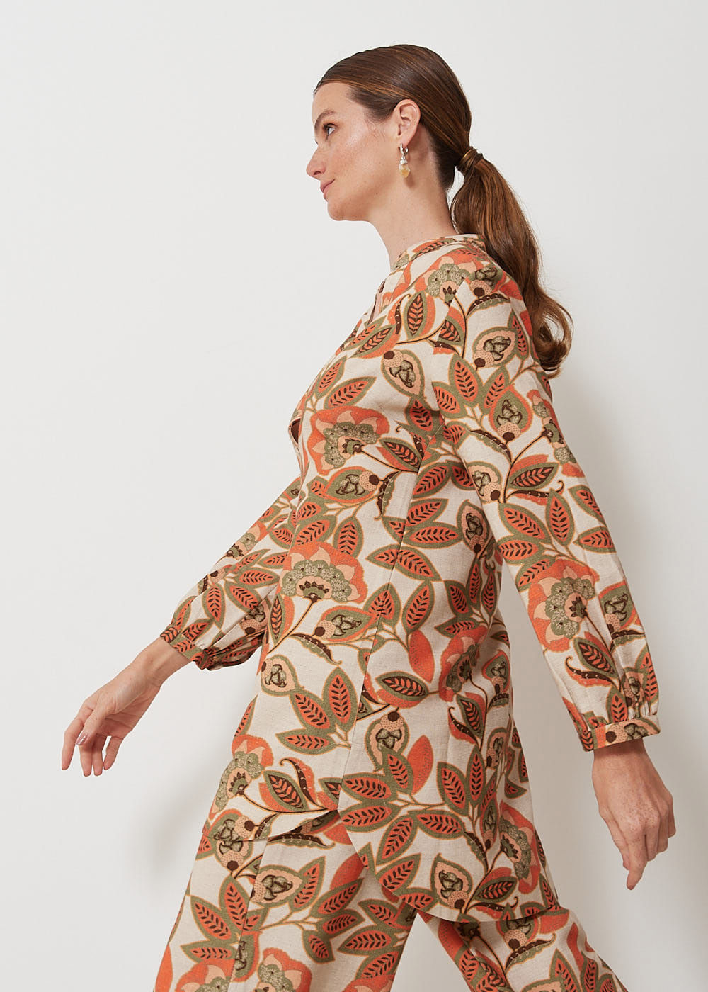 56.20.3104EST BATA AMPLA DECOTE V ESTAMPA BOHO