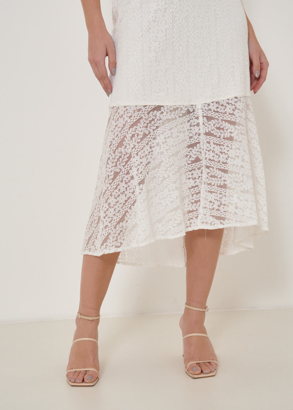 54.10.7002OFW SAIA MIDI RENDA DETALHE FENDA