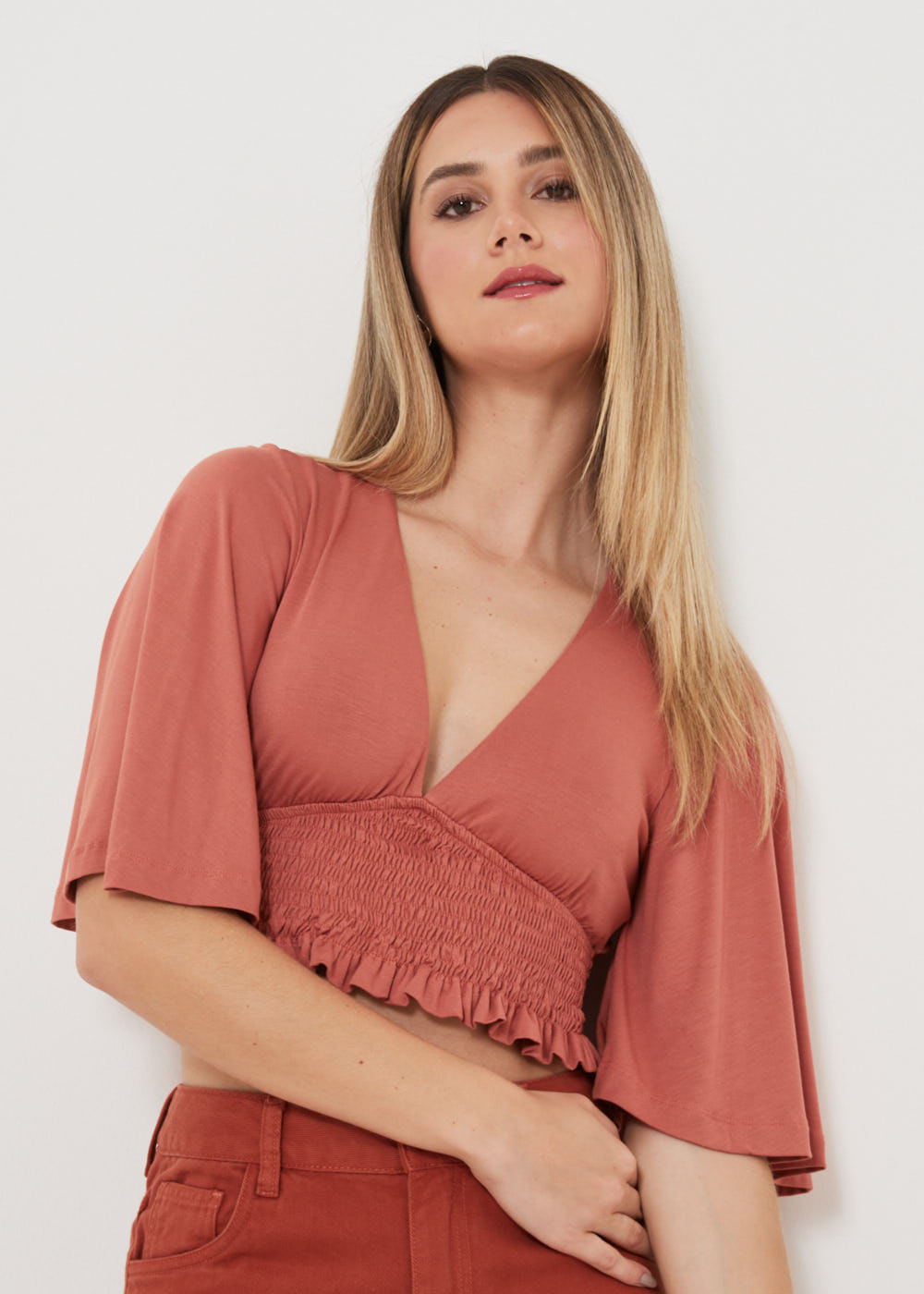 67.40.3105TAM BLUSA MALHA DECOTE V COM LASTEX