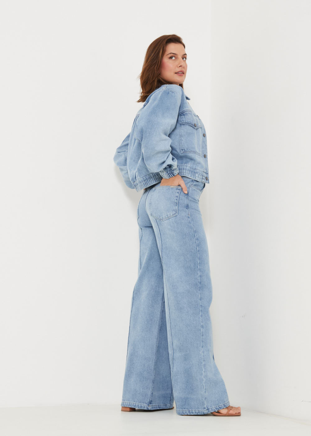 12.25.3205DES CALÇA JEANS WIDE LEG COM VINCO