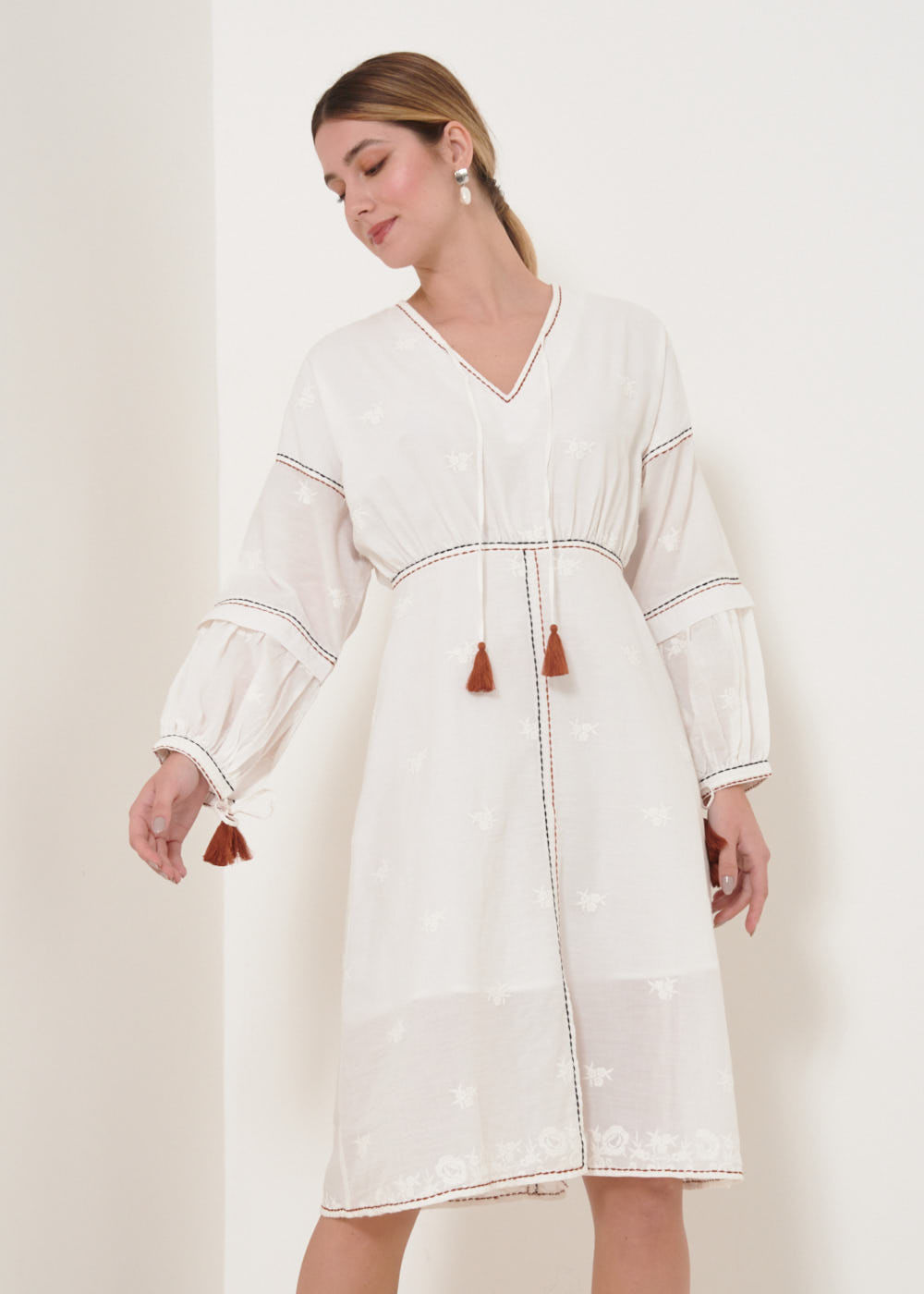 53.00.3204OFW VESTIDO MIDI MANGA LONGA BORDADO