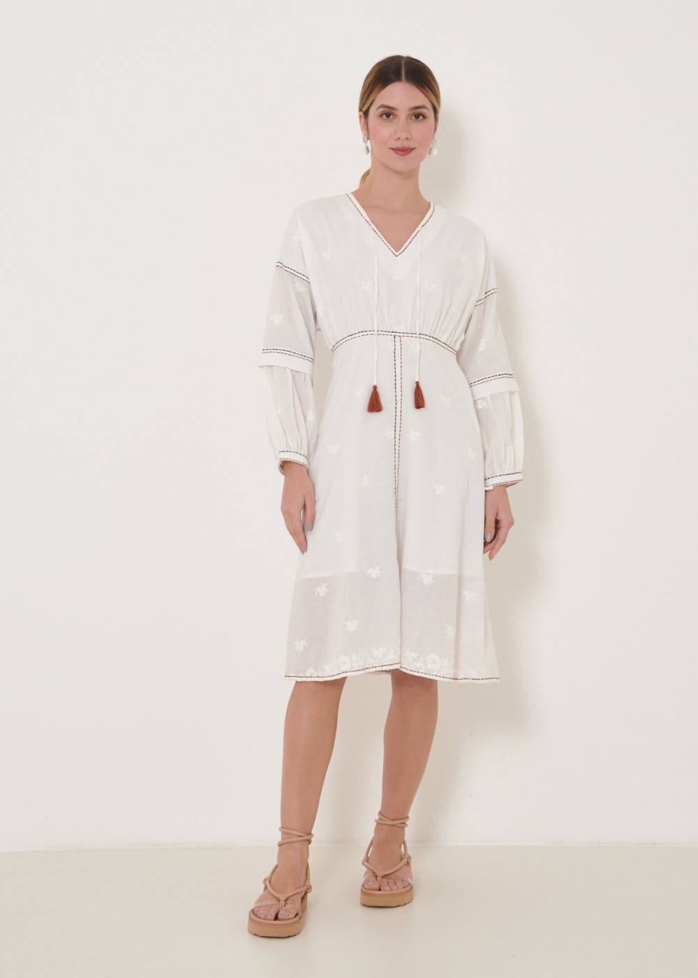 53.00.3204OFW VESTIDO MIDI MANGA LONGA BORDADO