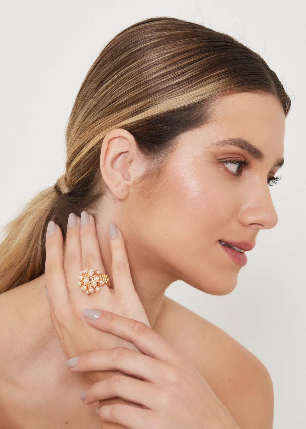 75.20.3203DOU ANEL DOURADO PÉROLAS