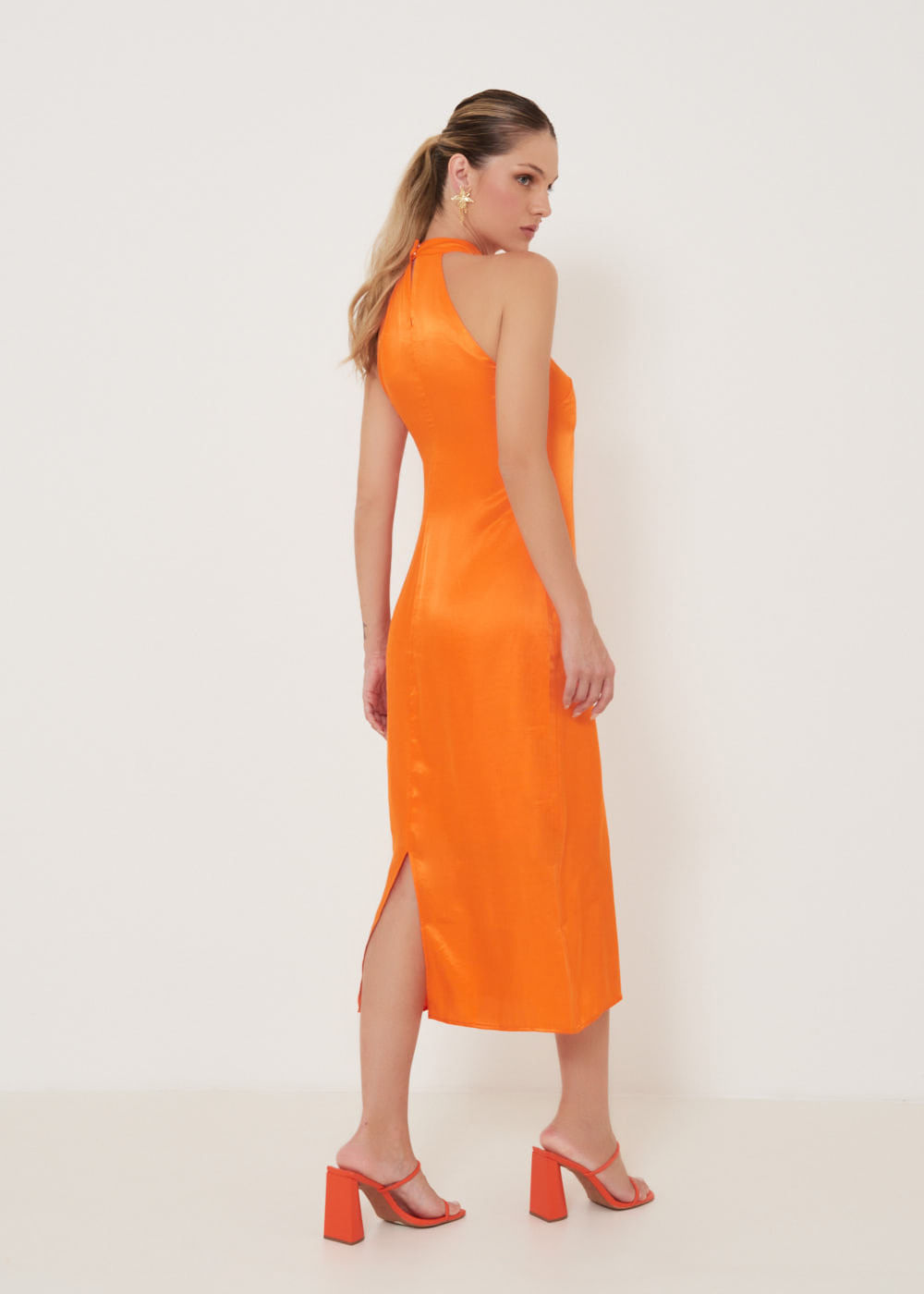 53.11.3201MNG VESTIDO MIDI ACETINADO DECOTE HALTER