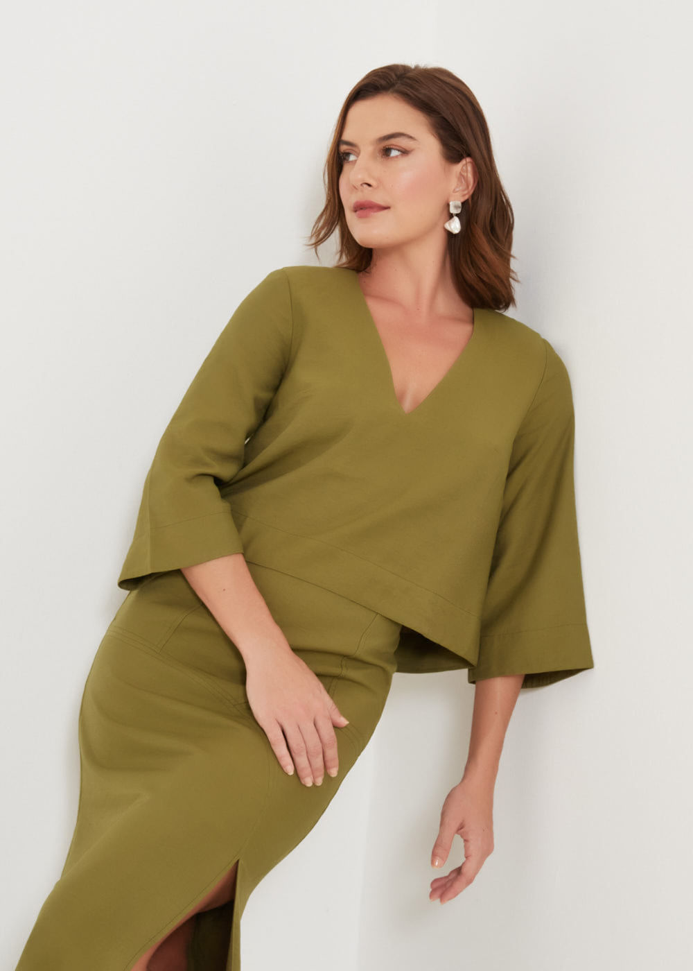 26.40.3201MIL BLUSA ALFAIATARIA DETALHE VAZADO COSTAS
