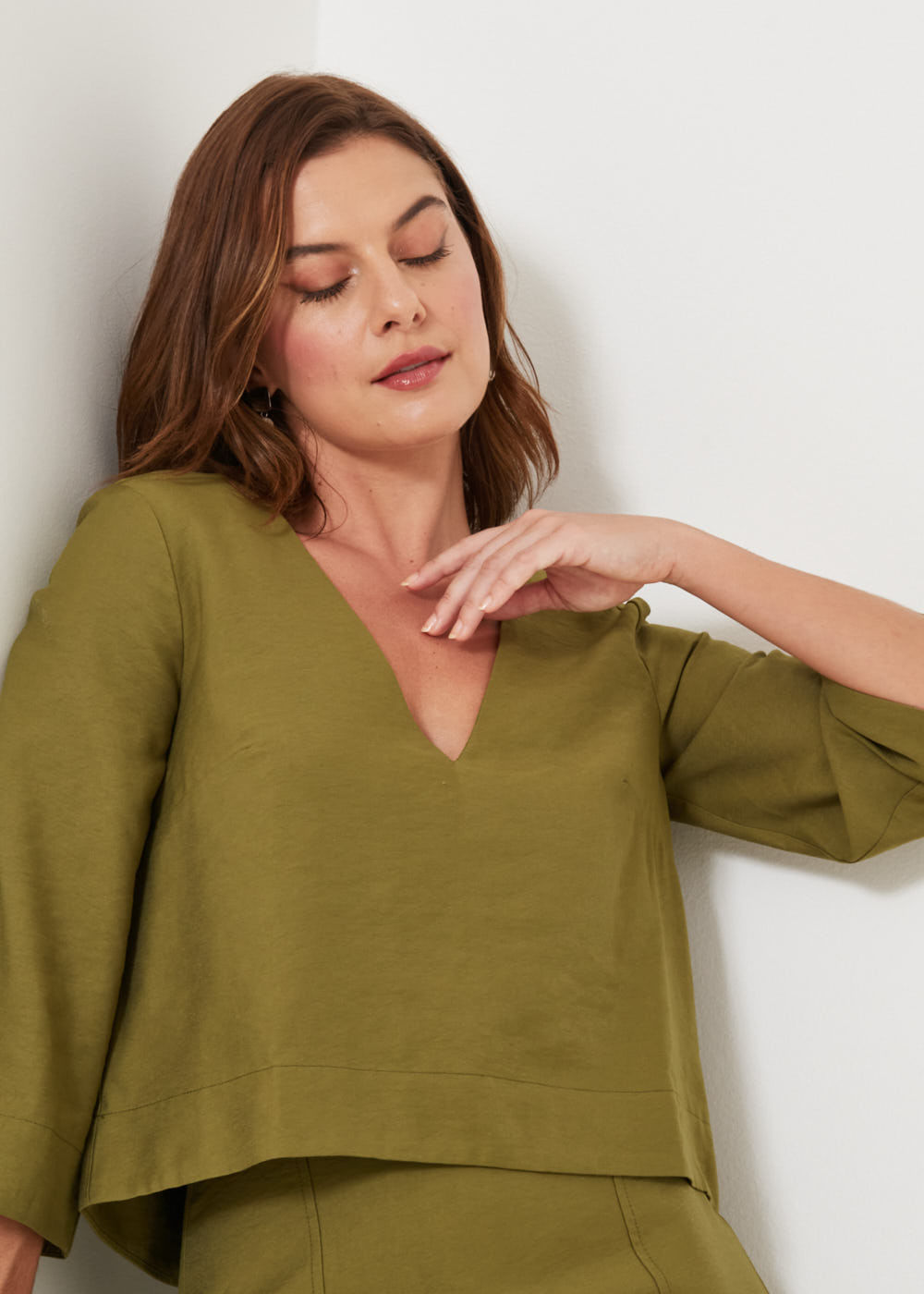 26.40.3201MIL BLUSA ALFAIATARIA DETALHE VAZADO COSTAS