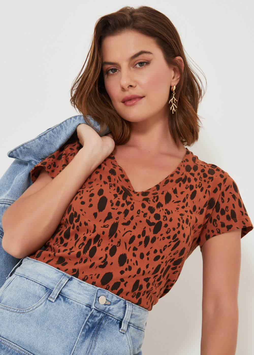 67.20.3202EST T-SHIRT DECOTE V ESTAMPA TIGER