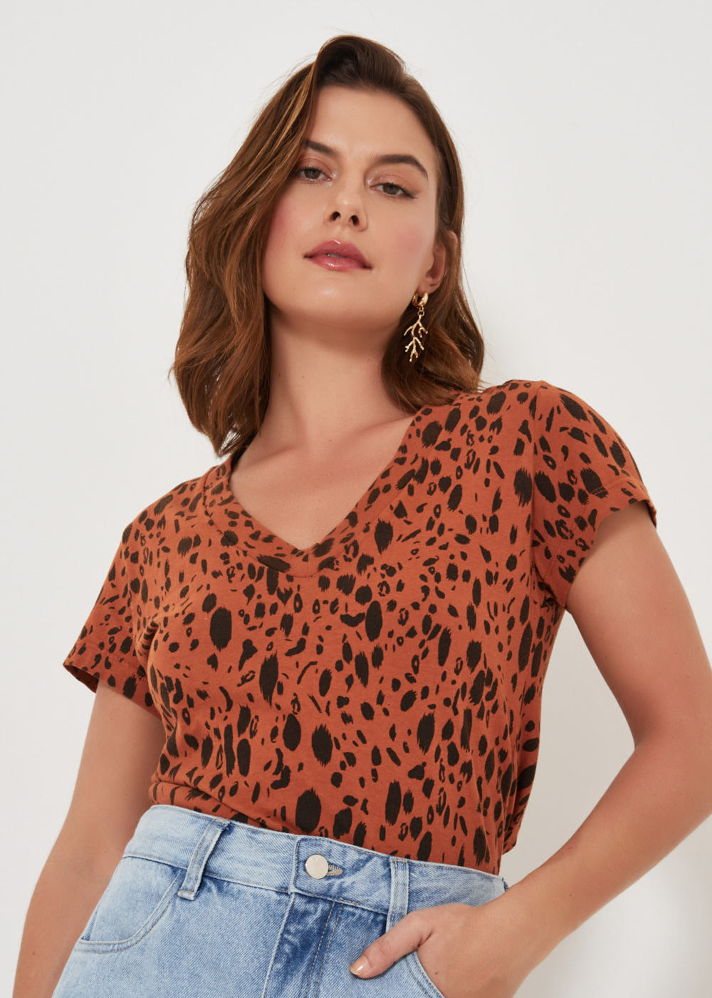 67.20.3202EST T-SHIRT DECOTE V ESTAMPA TIGER