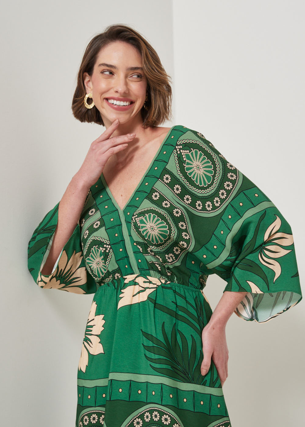 53.22.3212EST VESTIDO DECOTE V ESTAMPA TROPICAL GARDEN
