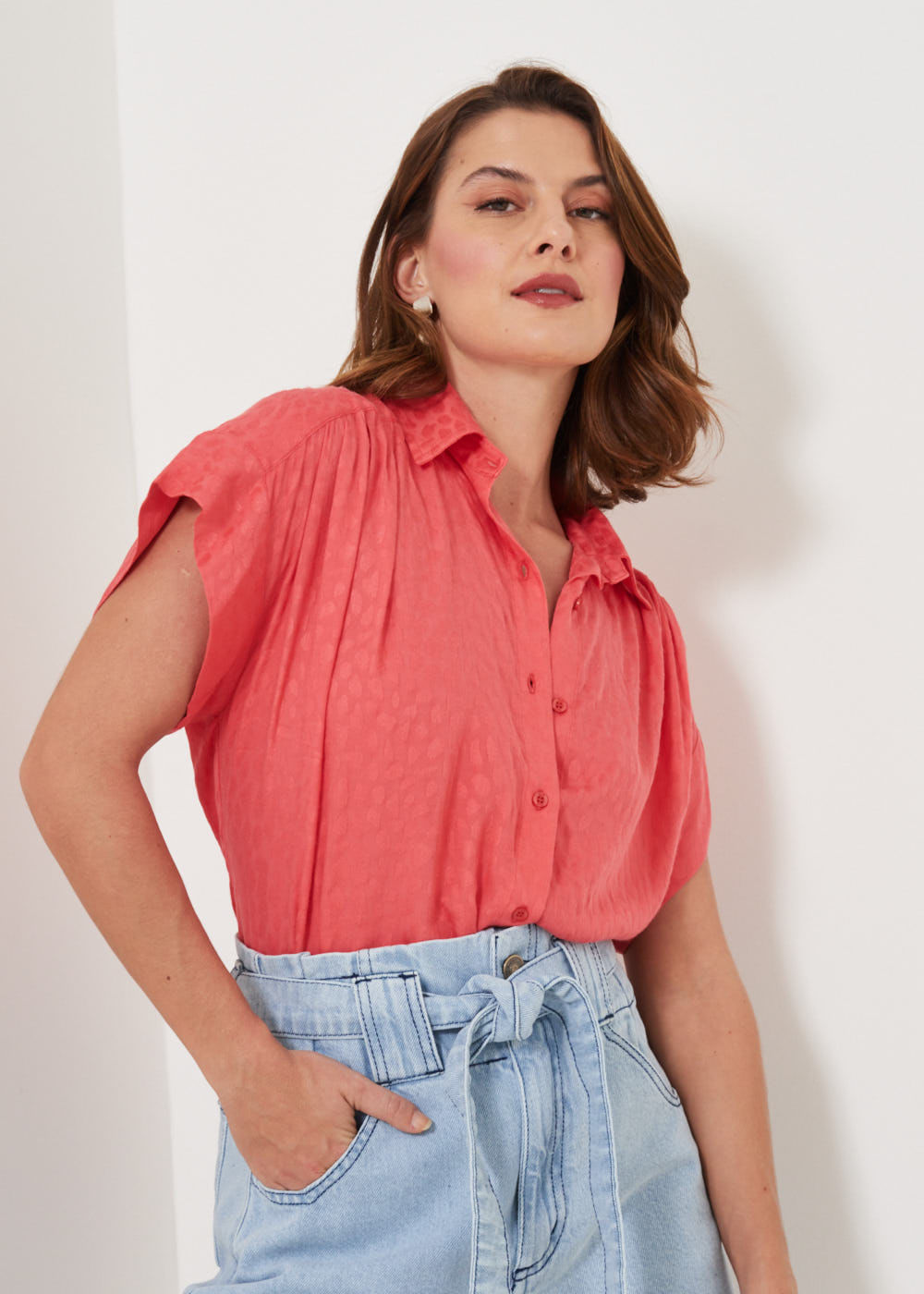 57.40.3211GOI BLUSA M/C COM GOLA E MANGA VIRADA