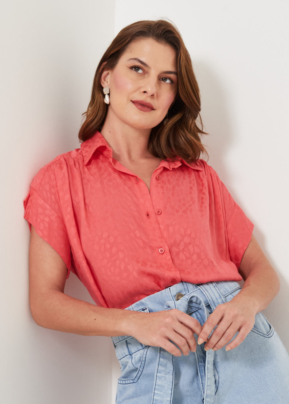 57.40.3211GOI BLUSA M/C COM GOLA E MANGA VIRADA