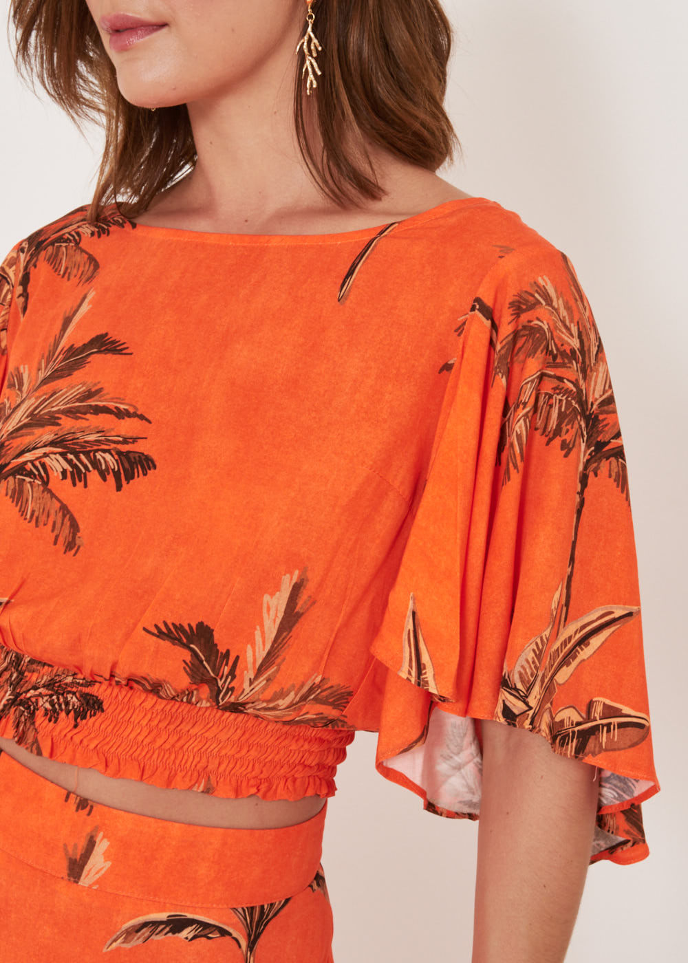 57.20.3204EST BLUSA MANGA SINO ESTAMPA COQUEIRO TROPICAL