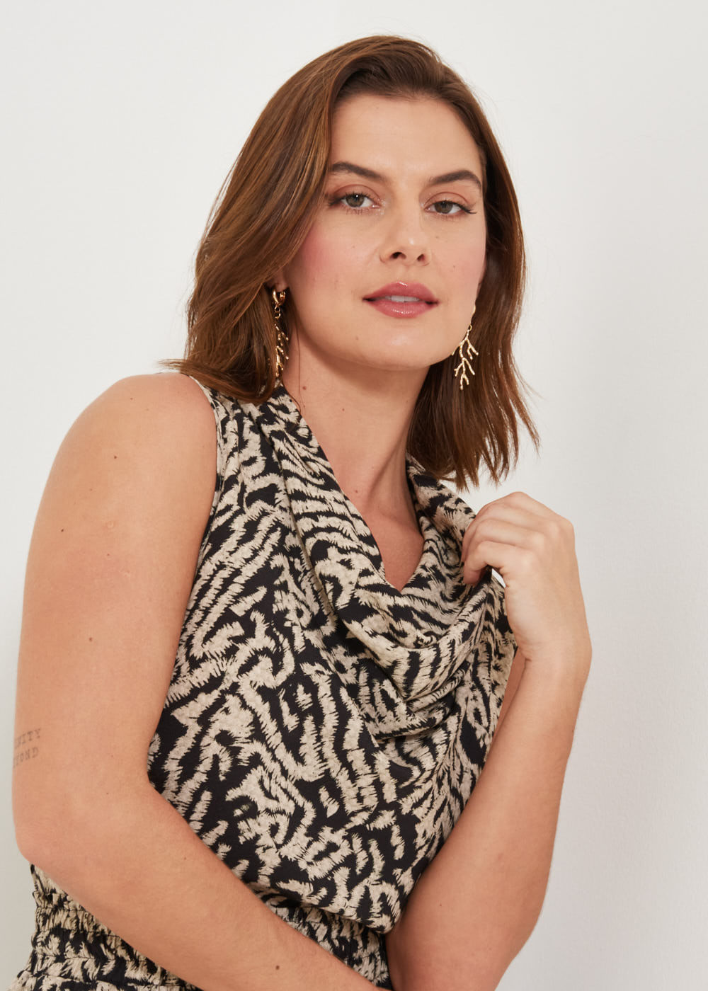 58.20.3216EST REGATA DECOTE DEGAGÊ ESTAMPA WILD FOREST