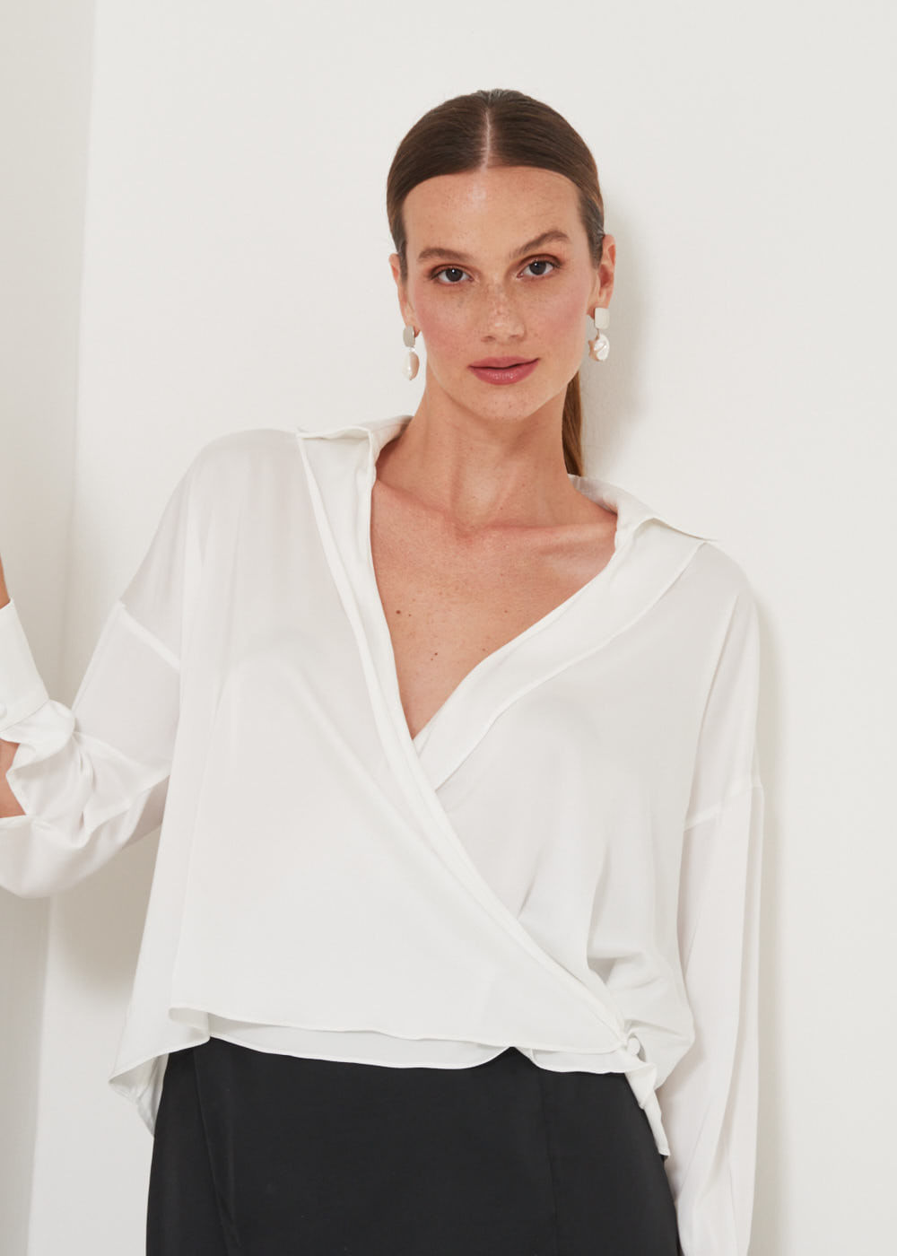 56.40.3201OFW CAMISA AMPLA TRANSPASSADA EM CETIM