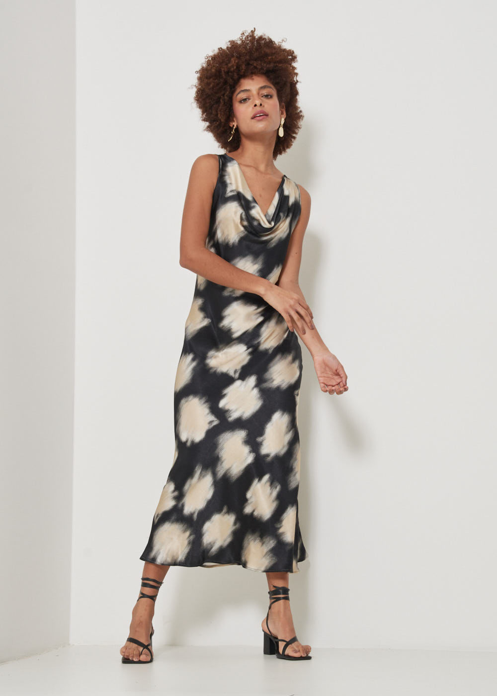 53.50.3244EST VESTIDO LONGUETE DEGAGÊ ESTAMPA SUMMER PAINTING