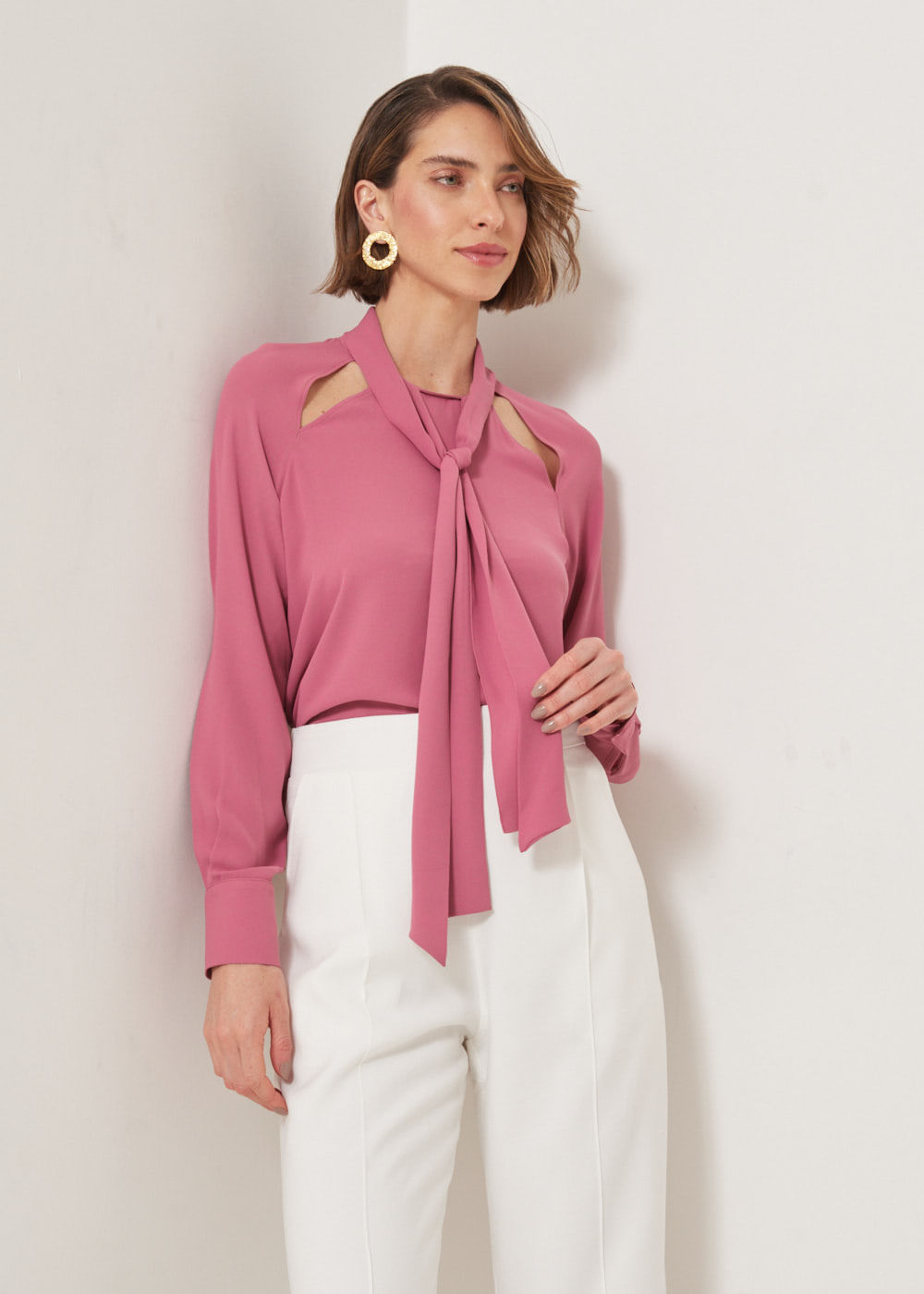 56.40.3206MTL BLUSA CHIFFON DECOTE FAIXA AMARRAÇÃO