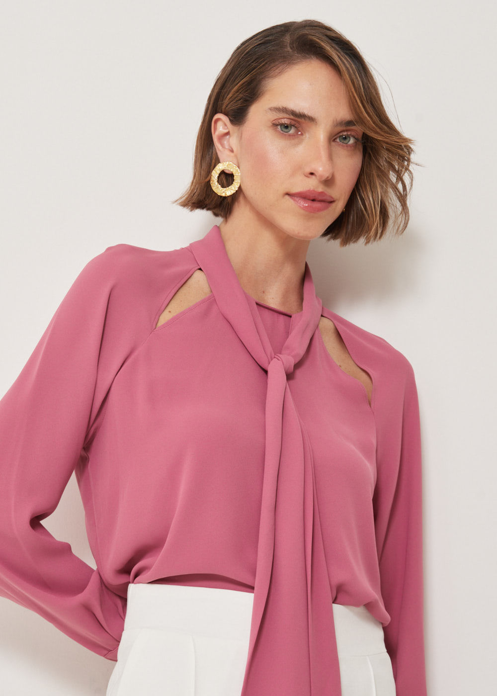 56.40.3206MTL BLUSA CHIFFON DECOTE FAIXA AMARRAÇÃO