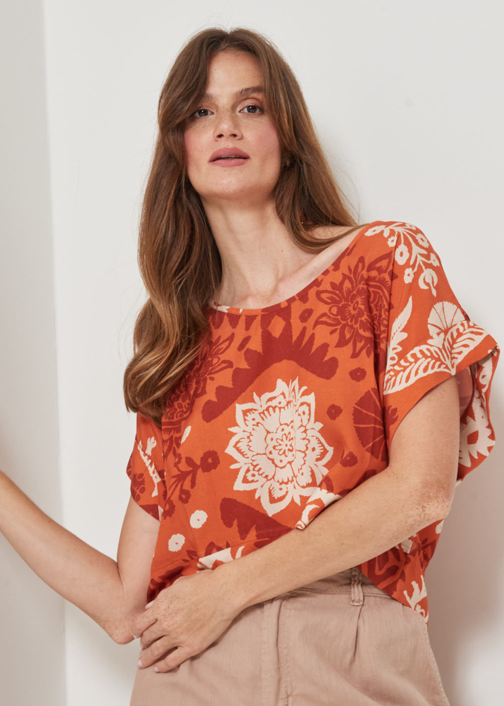 57.20.3212MNG BLUSA MANGA CURTA ESTAMPA ETHNIC GARDEN