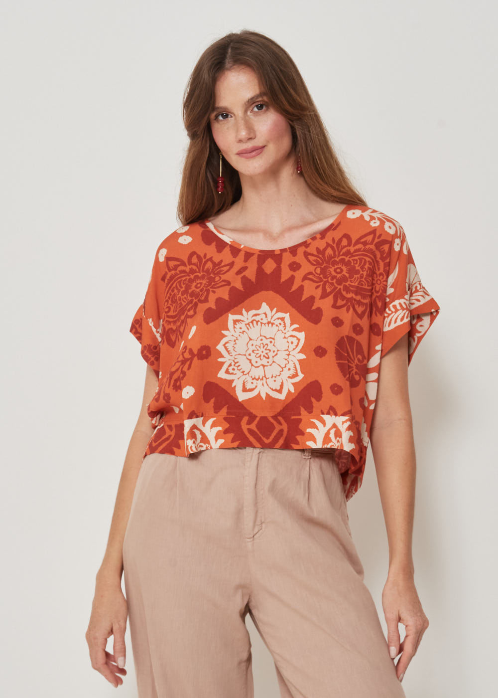 57.20.3212MNG BLUSA MANGA CURTA ESTAMPA ETHNIC GARDEN