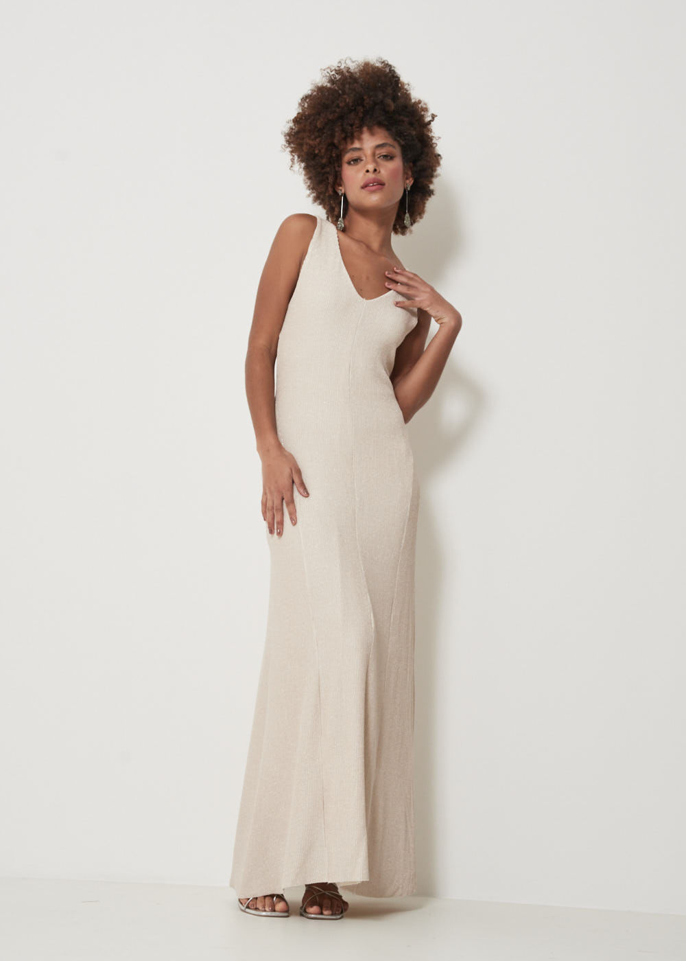 63.40.3211OFW VESTIDO LONGO DE MALHA LUREX DECOTE V