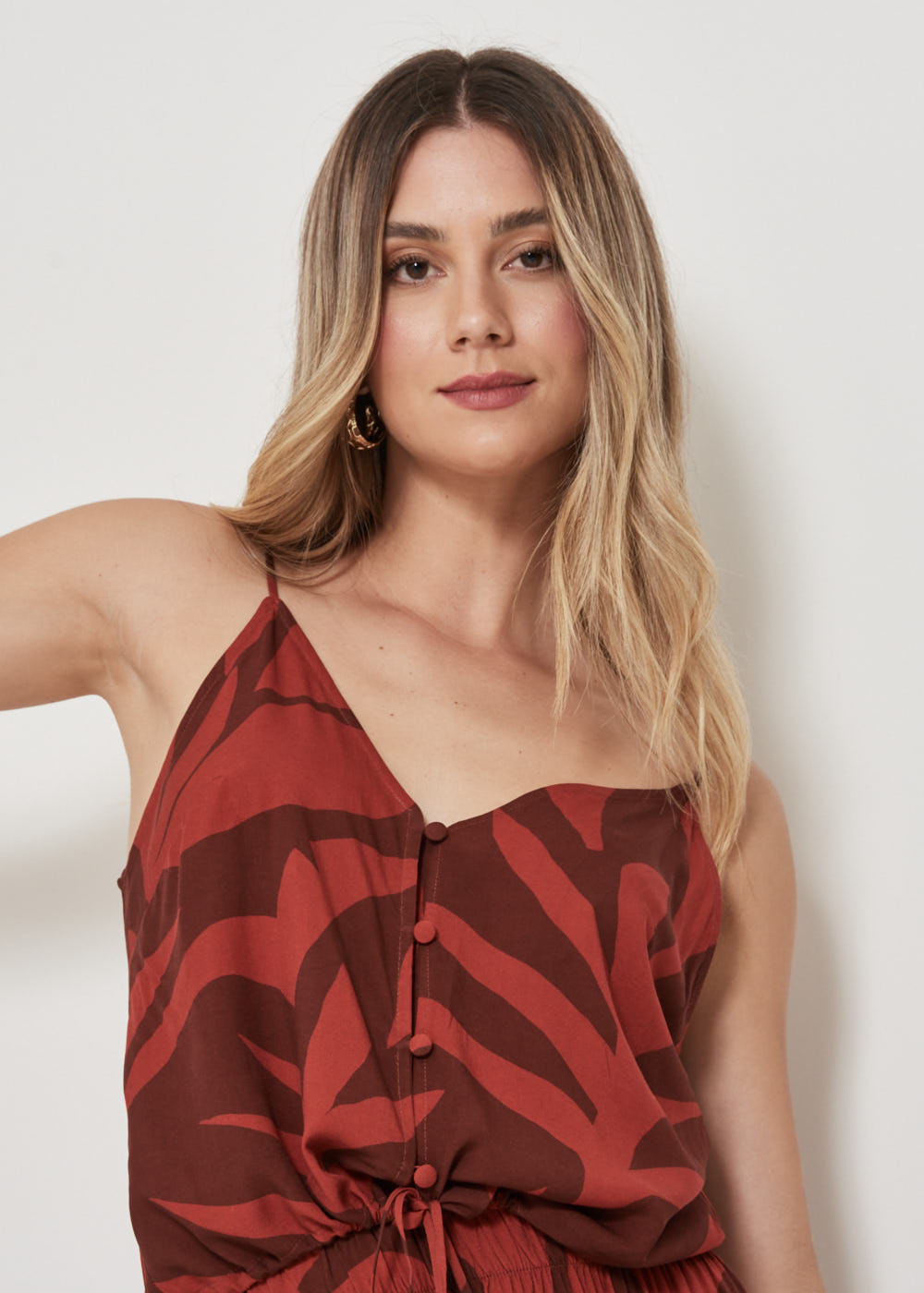 58.20.3218EST REGATA DECOTE V ESTAMPA SUMMER LEAVES