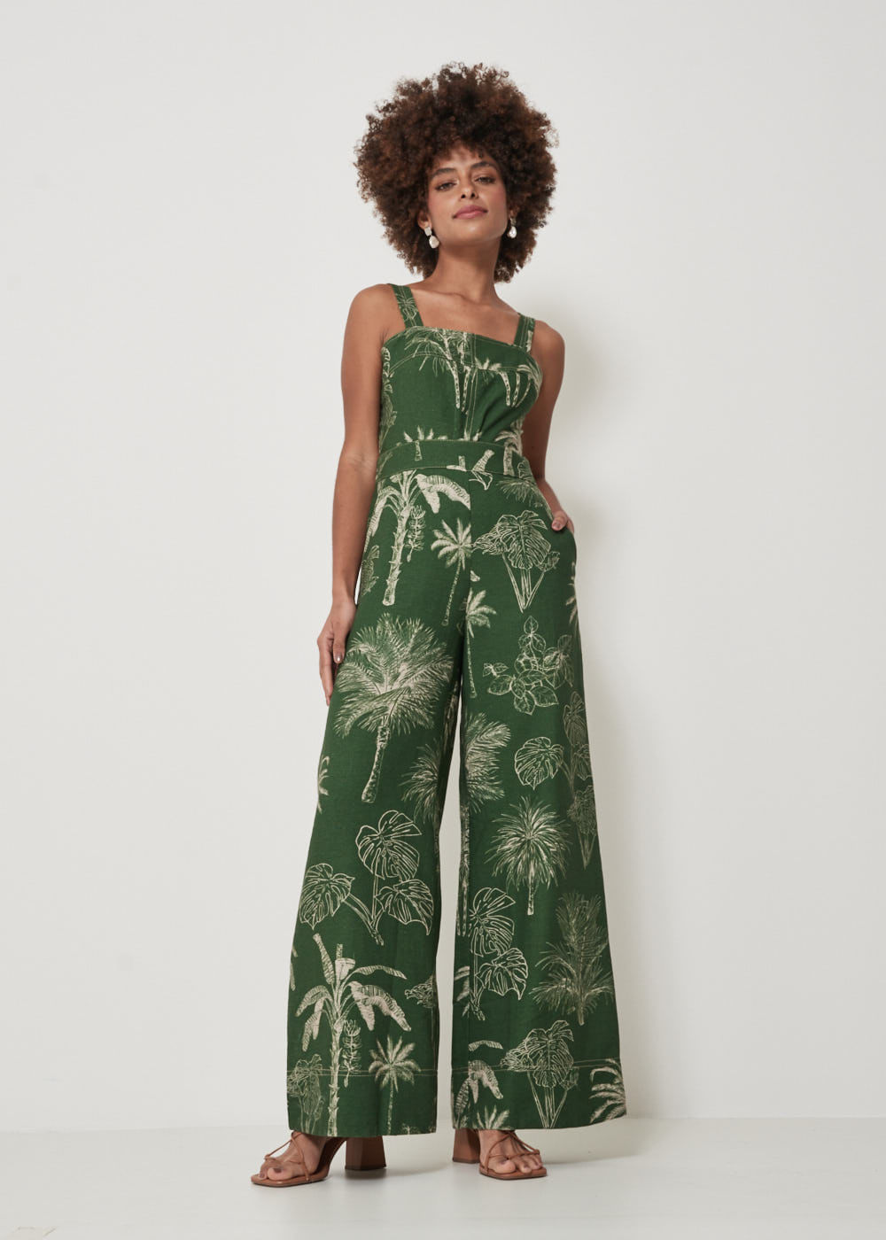 53.81.3206EST MACACÃO PANTALONA ESTAMPA BANANEIRA