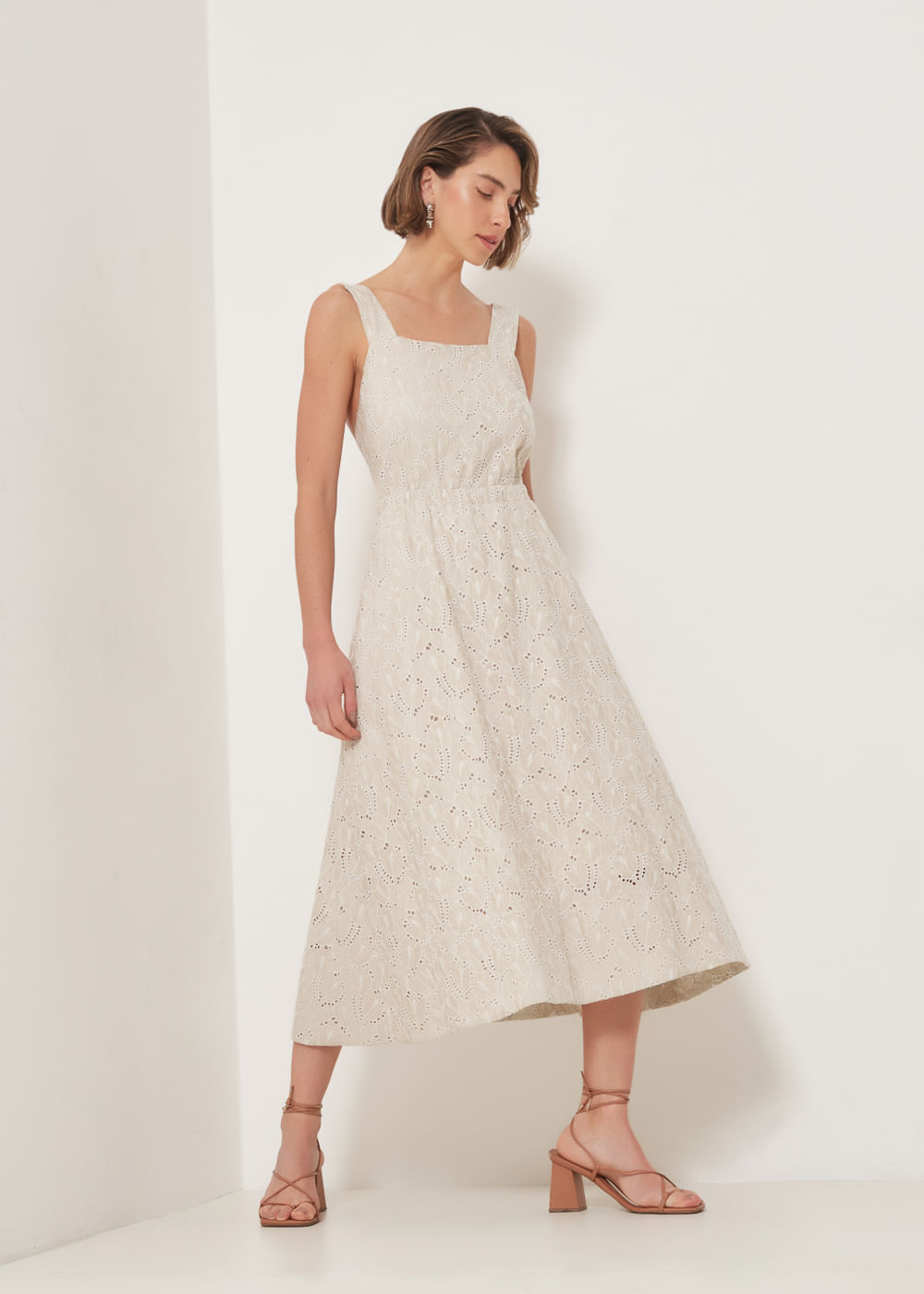 53.00.3201NAT VESTIDO MIDI REGATA BORDADO