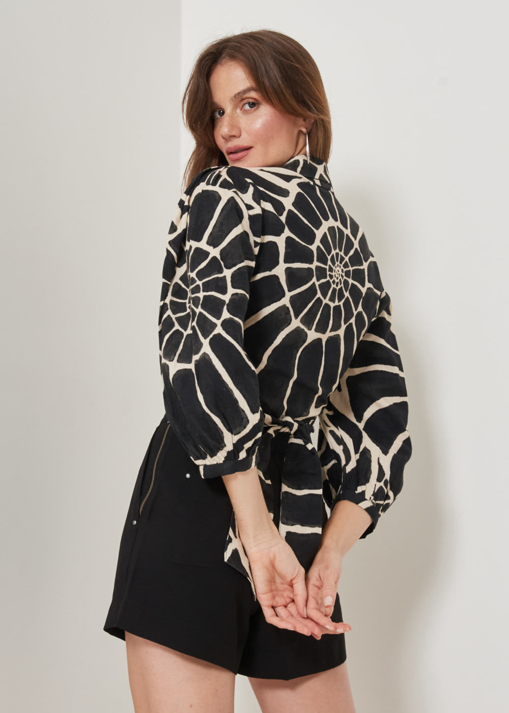 59.60.3218EST CROPPED TRANSPASSADO ESTAMPA CONCHAS