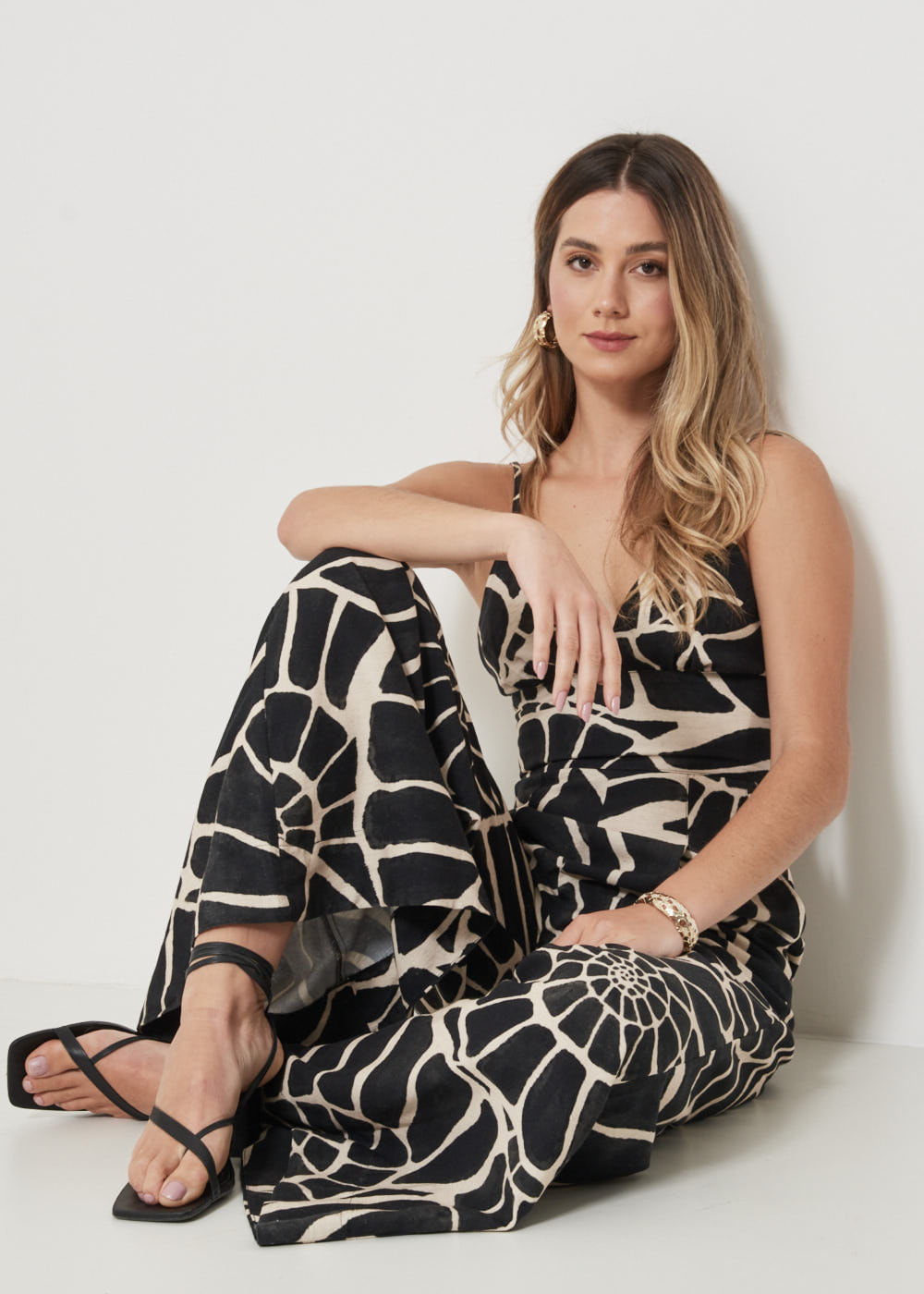 53.81.3203EST MACACÃO PANTALONA ALCINHA ESTAMPA CONCHAS