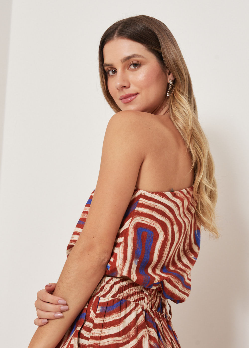 56.20.3308EST BLUSA OMBRO SÓ ESTAMPA LABIRINTO