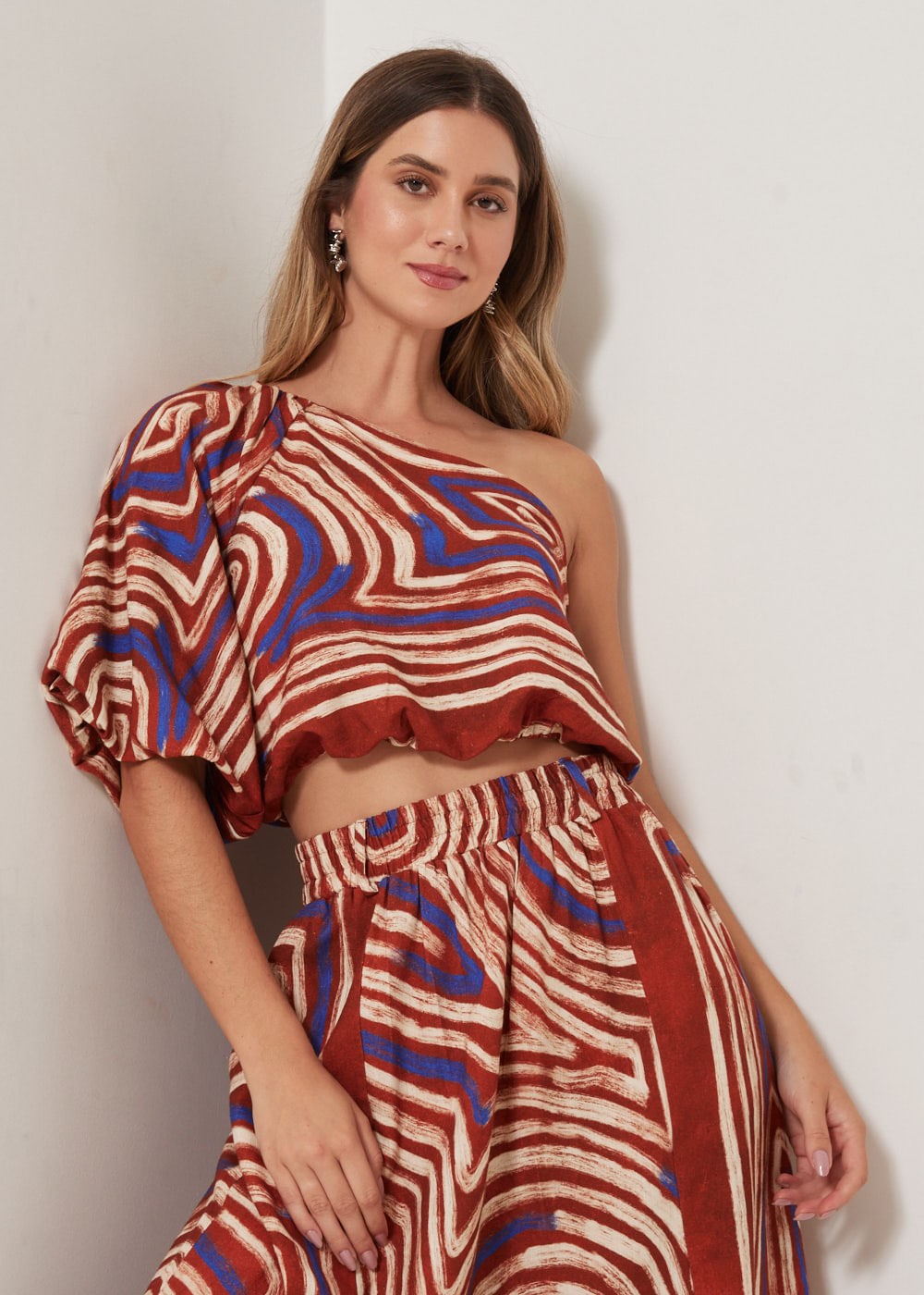 56.20.3308EST BLUSA OMBRO SÓ ESTAMPA LABIRINTO
