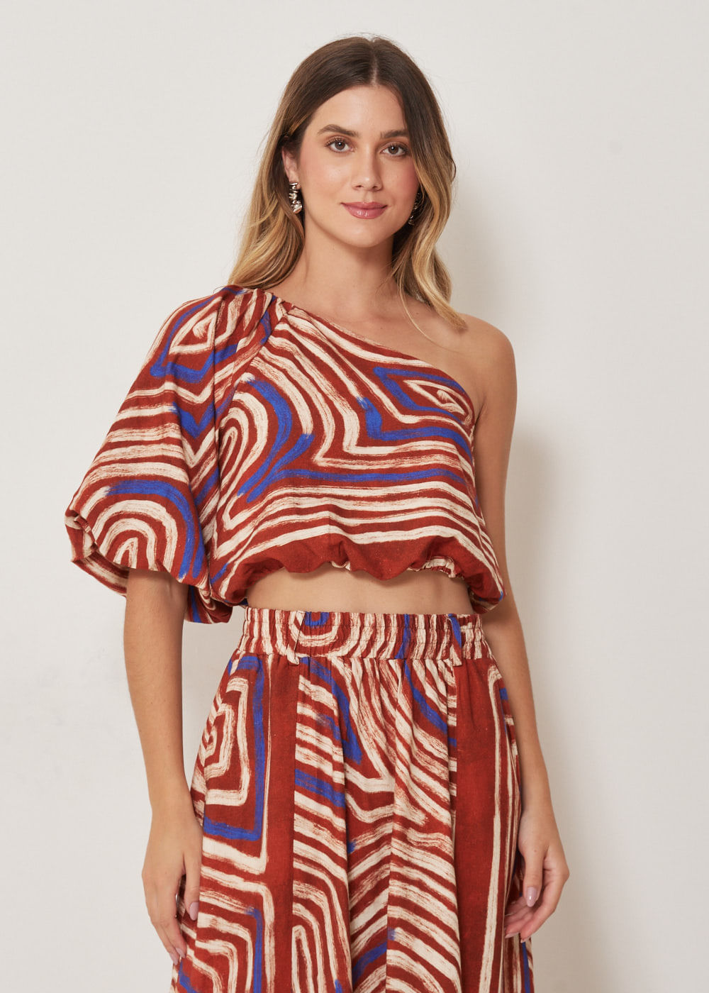 56.20.3308EST BLUSA OMBRO SÓ ESTAMPA LABIRINTO
