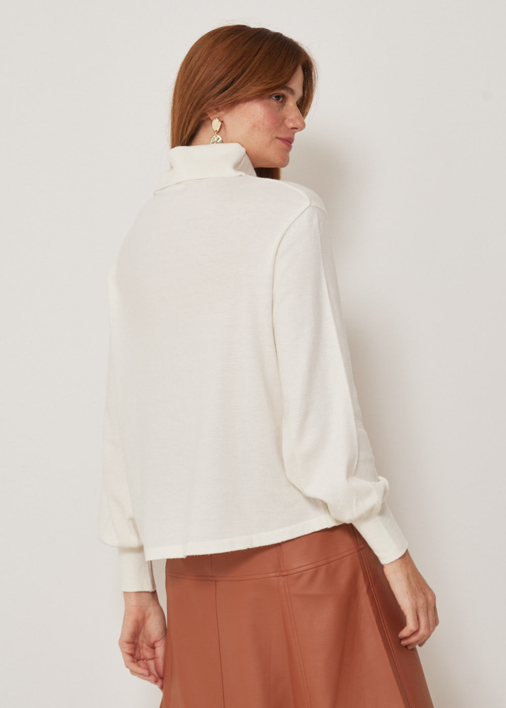 46.10.3301OFW BLUSA TRICOT GOLA ALTA ESSENCIAL