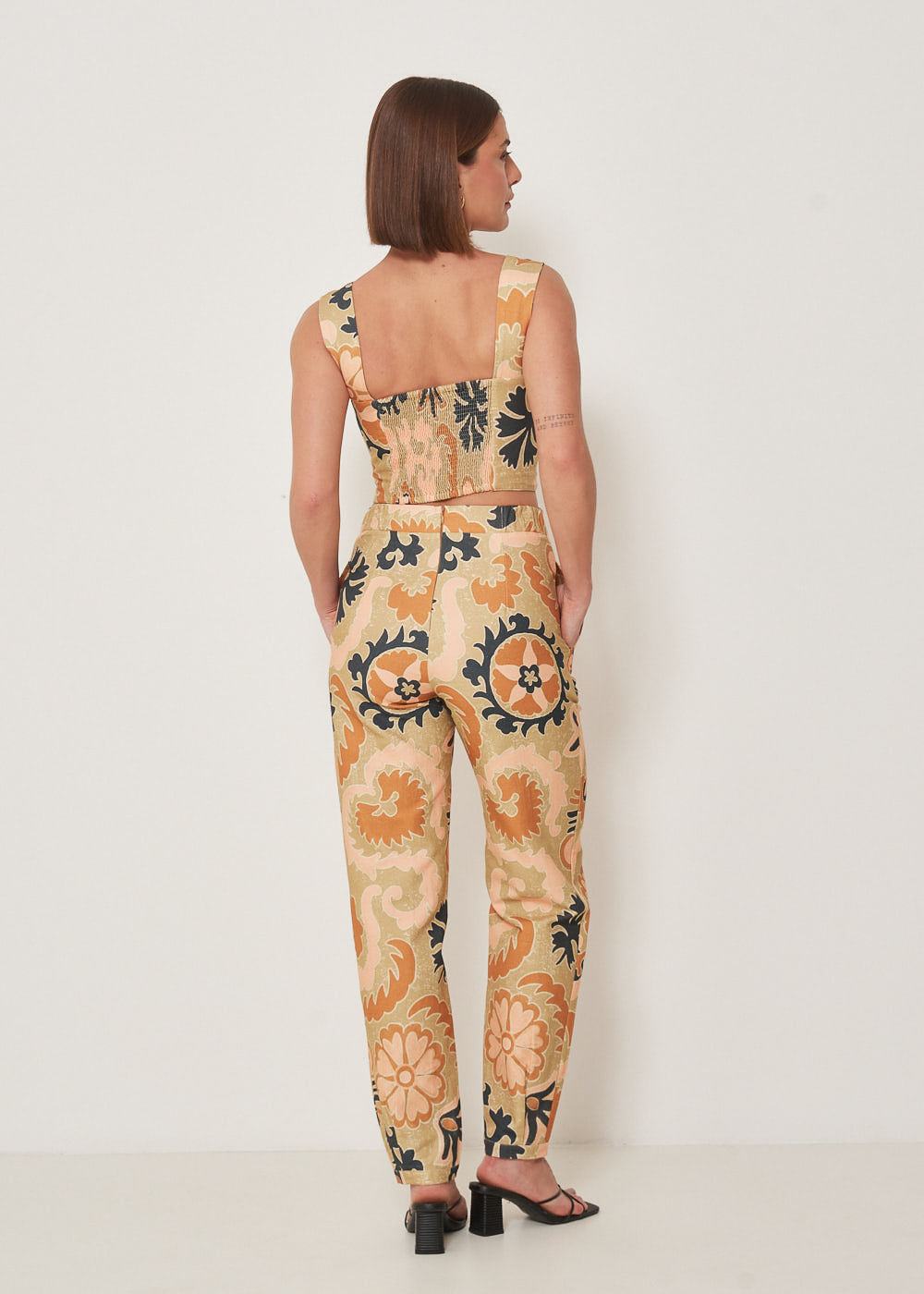 52.21.3301EST CALÇA RETA ESTAMPA MANDALA