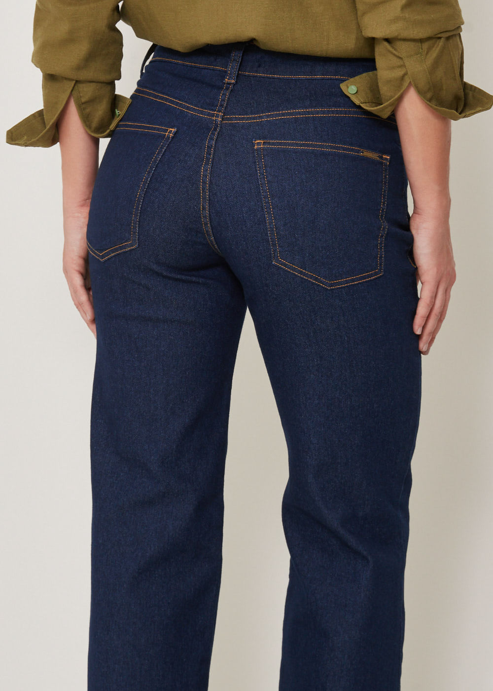 12.21.3301AMA CALÇA JEANS RETA BARRA DESFIADA