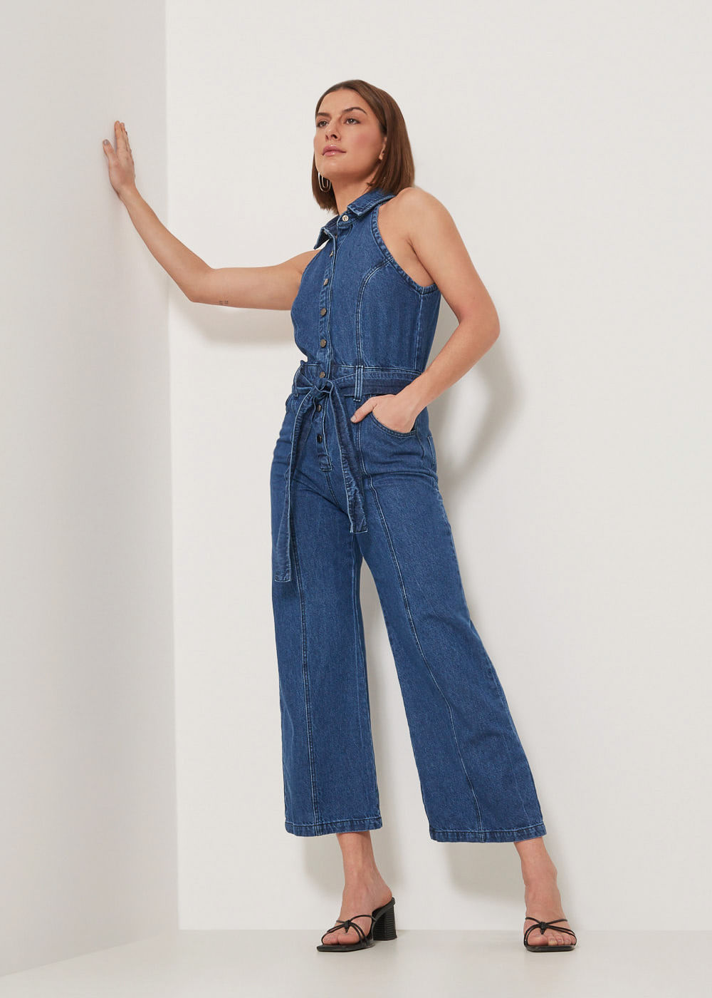 13.80.3301DES MACACÃO JEANS DETALHE RECORTES