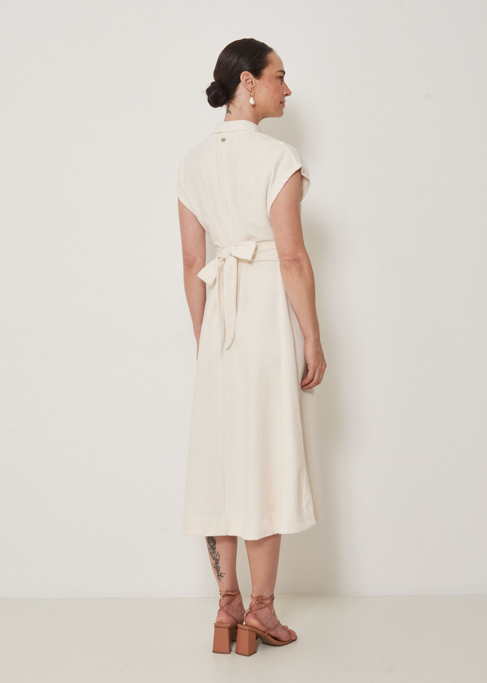 63.12.3301CRU VESTIDO MIDI AMARRAÇÃO