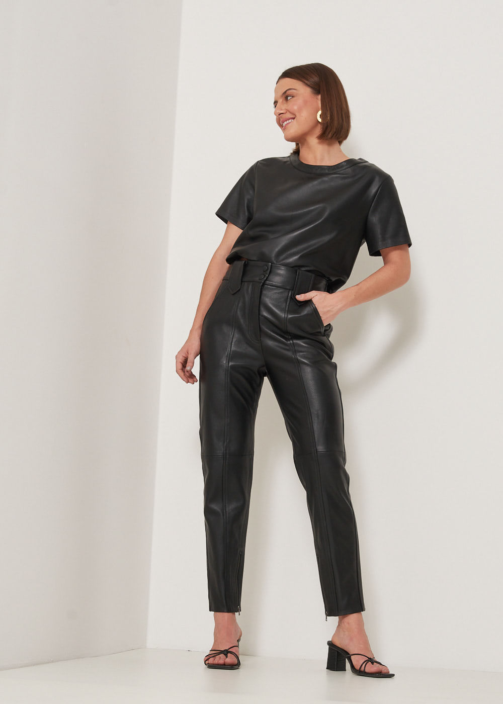 32.20.3304PTO CALÇA COURO RETA - HIGHLINE