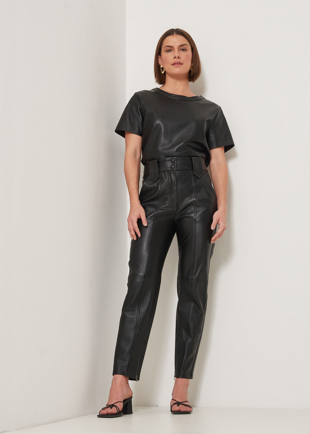 32.20.3304PTO CALÇA COURO RETA - HIGHLINE