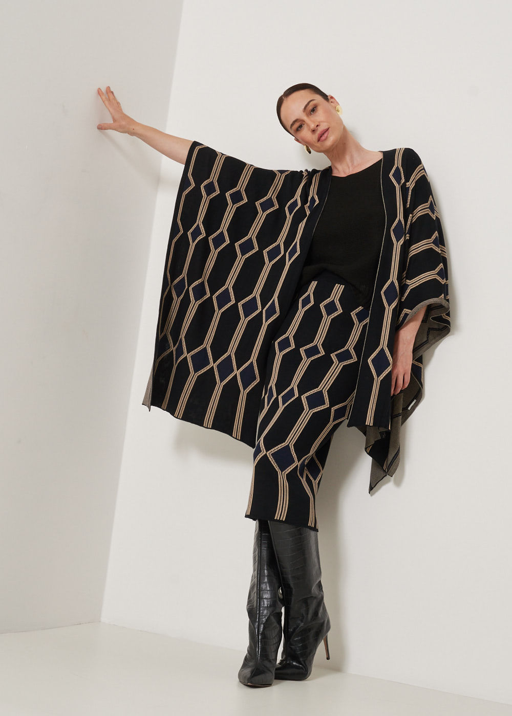 47.60.3302MCR PONCHO TRICOT JACQUARD