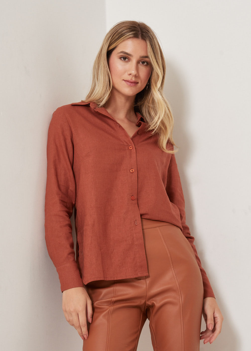 55.40.3317CV1 CAMISA SLIM M/L PREGA DUPLA