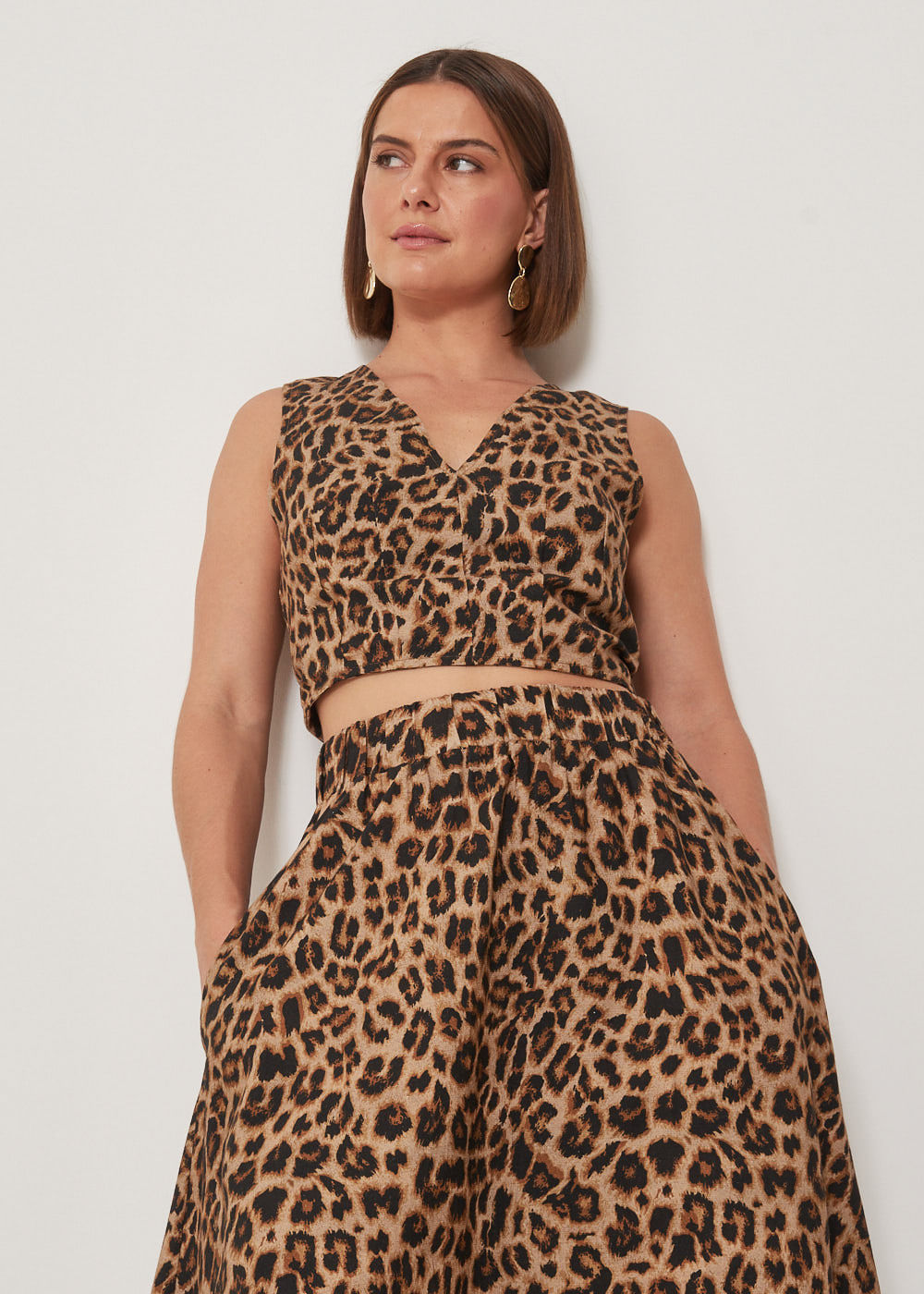 59.60.3304EST CROPPED DECOTE V ESTAMPA ONÇA