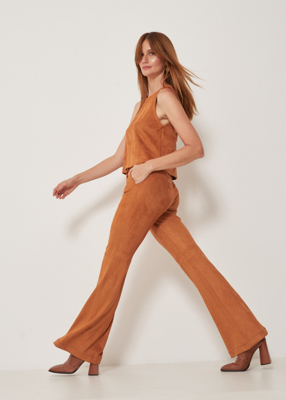 32.20.3305CVO CALÇA FLARE SUEDE