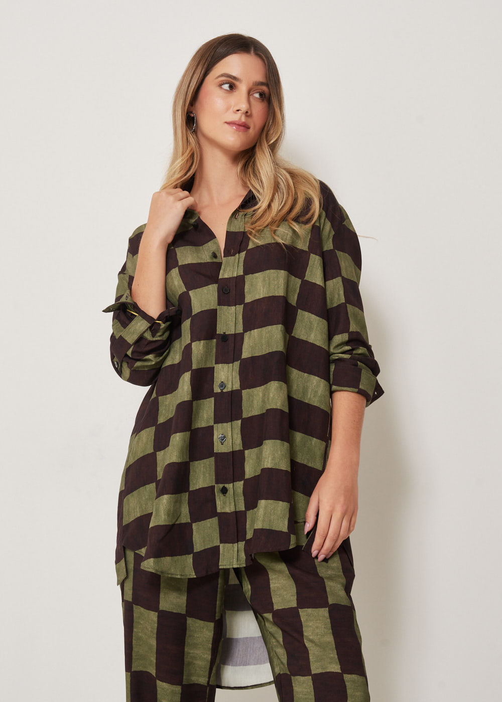 55.20.3305EST CAMISA LONGA ESTAMPA ÓTICA