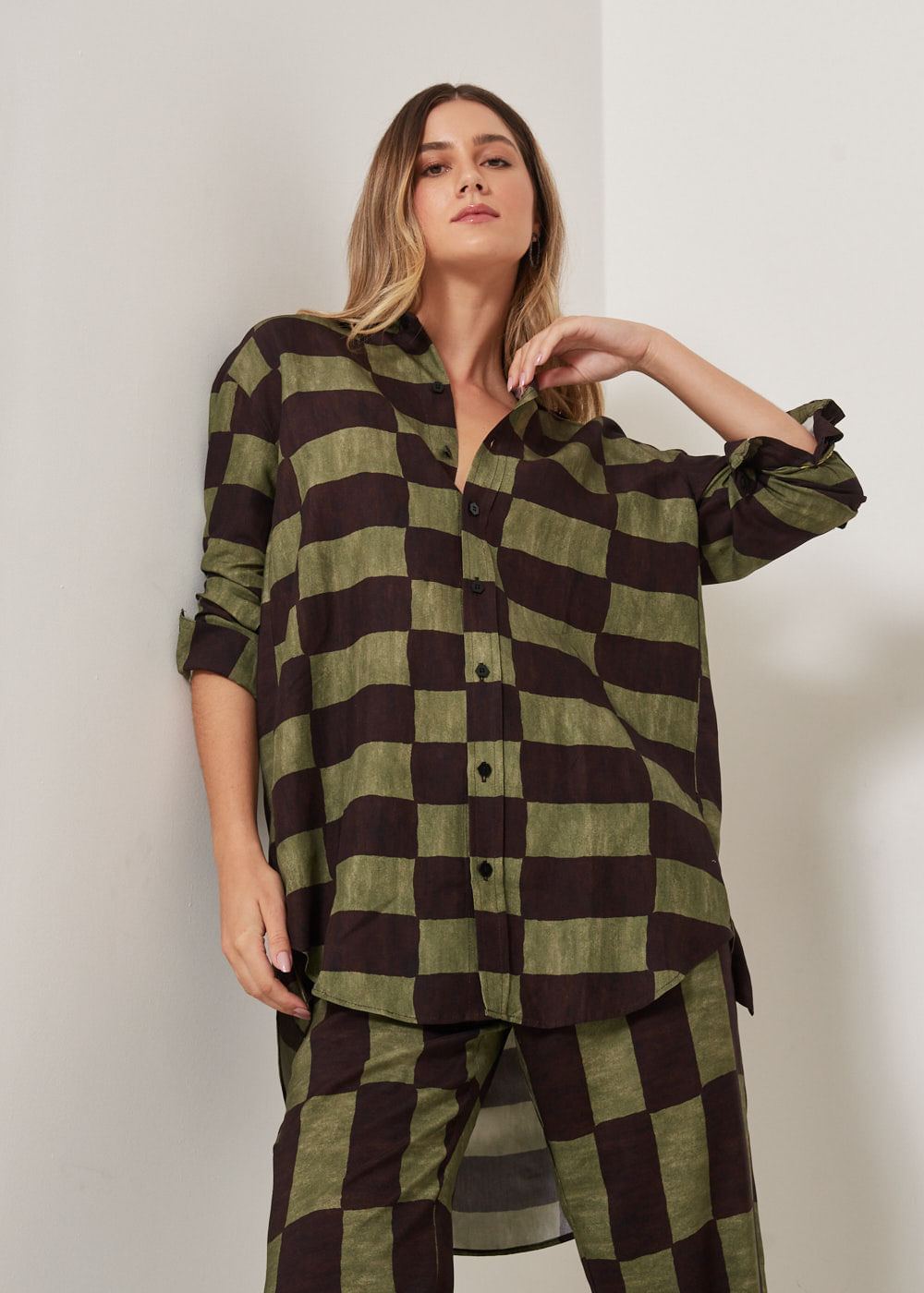 55.20.3305EST CAMISA LONGA ESTAMPA ÓTICA