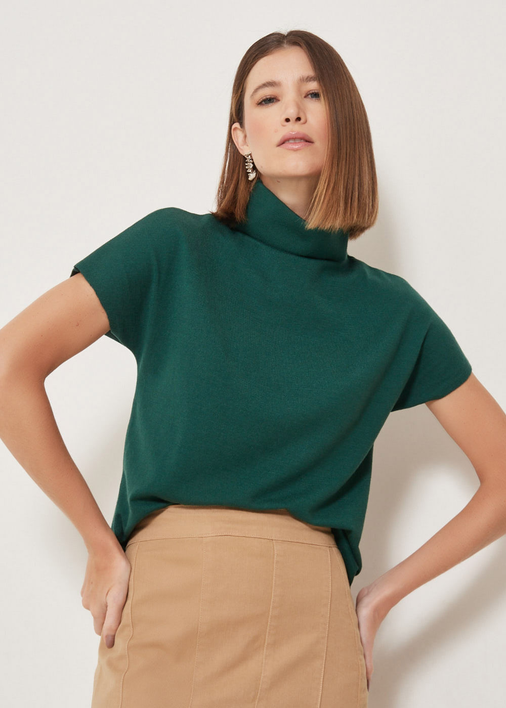 47.40.3304FLO BLUSA TRICOT M/C GOLA ALTA ESSENCIAL