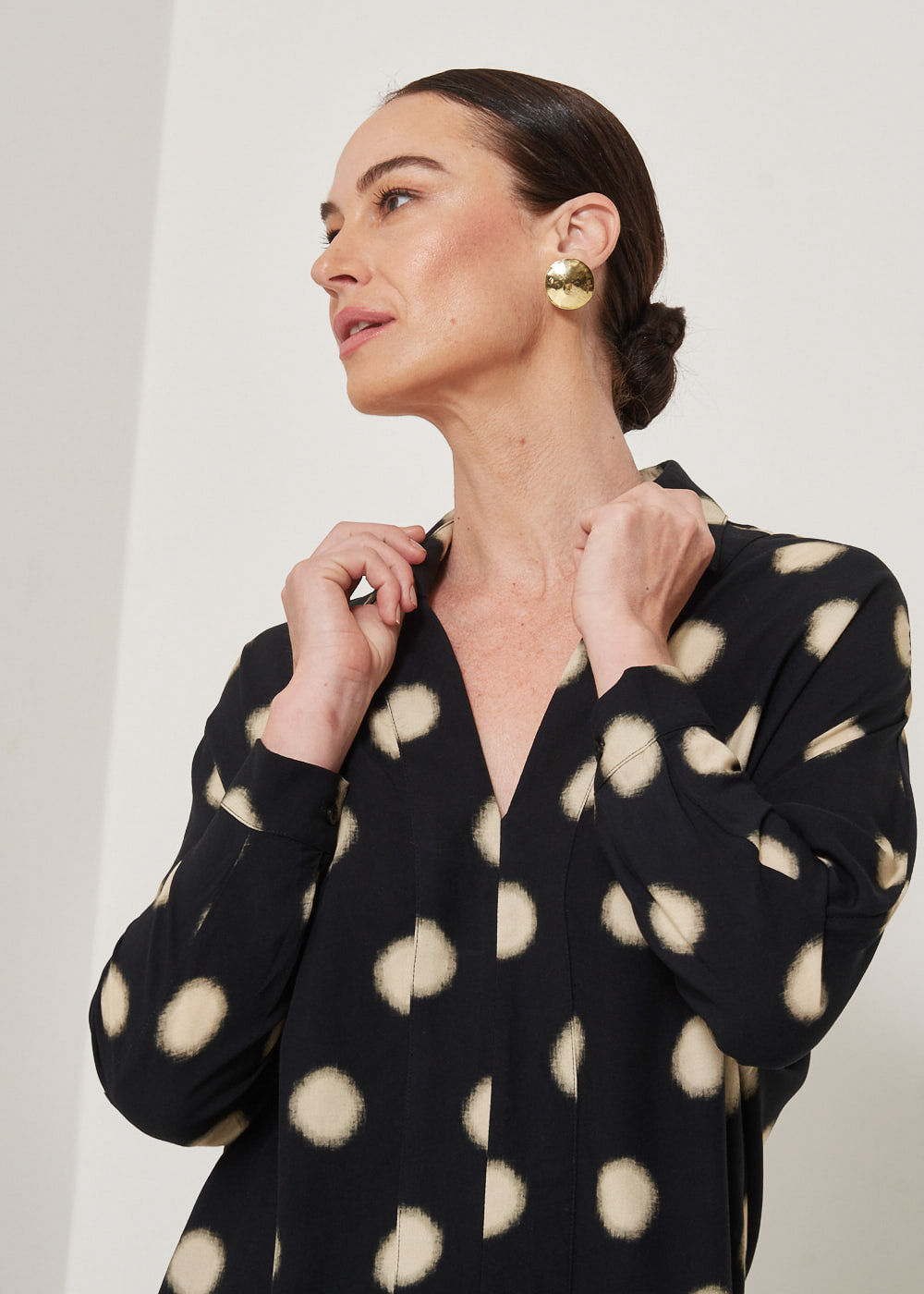 56.20.3302EST BLUSA MANGA MORCEGO DECOTE V  ESTAMPA DOTS