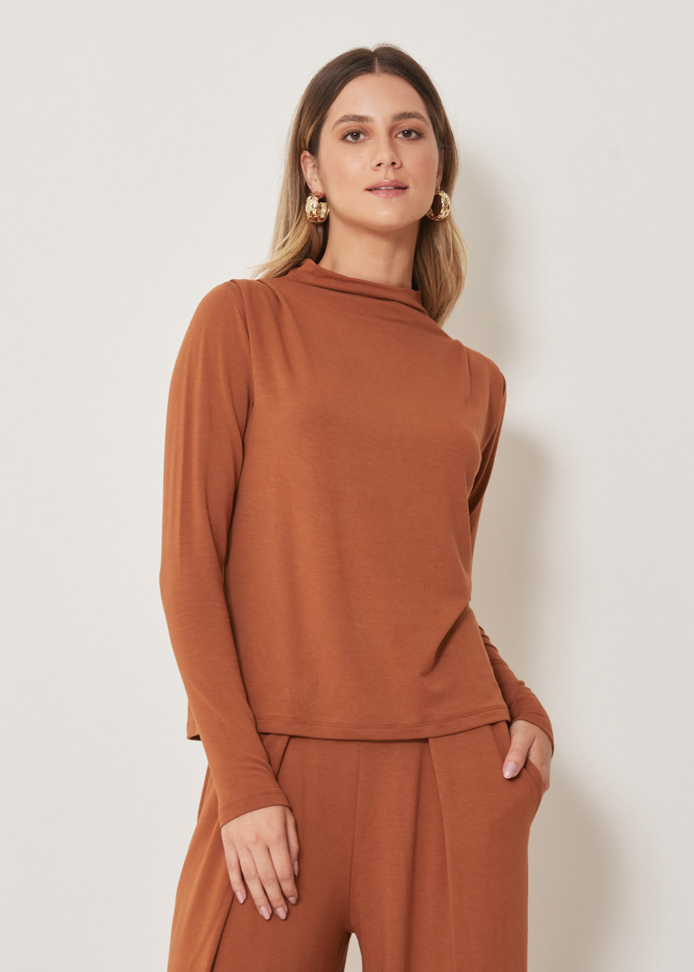 66.40.3308CVO BLUSA MALHA  M/L DETALHE PREGAS