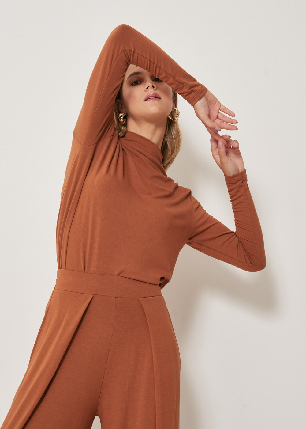 66.40.3308CVO BLUSA MALHA  M/L DETALHE PREGAS