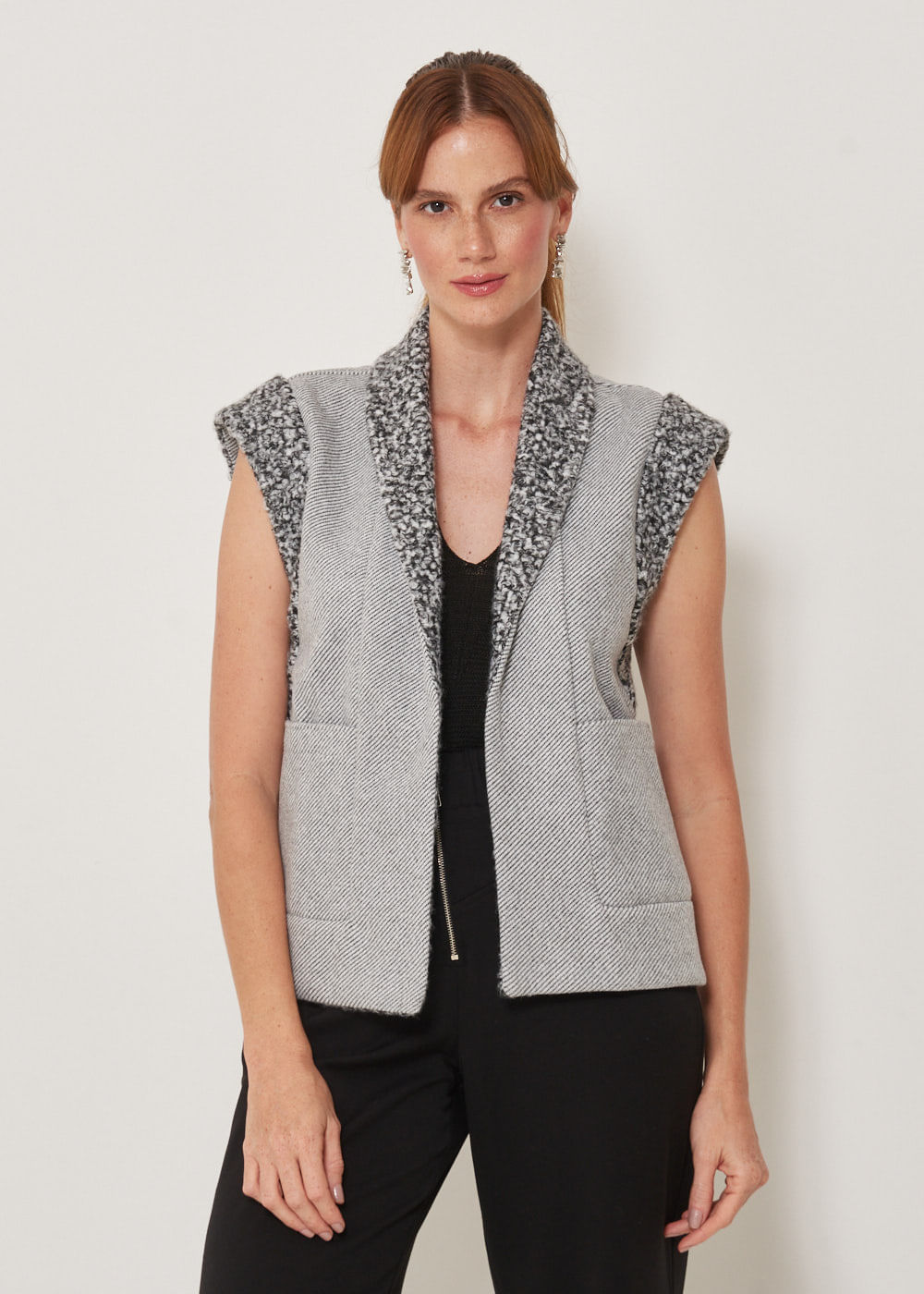 58.90.3302BIC COLETE  MAX BOLSOS DETALHE FUR - HIGHLINE